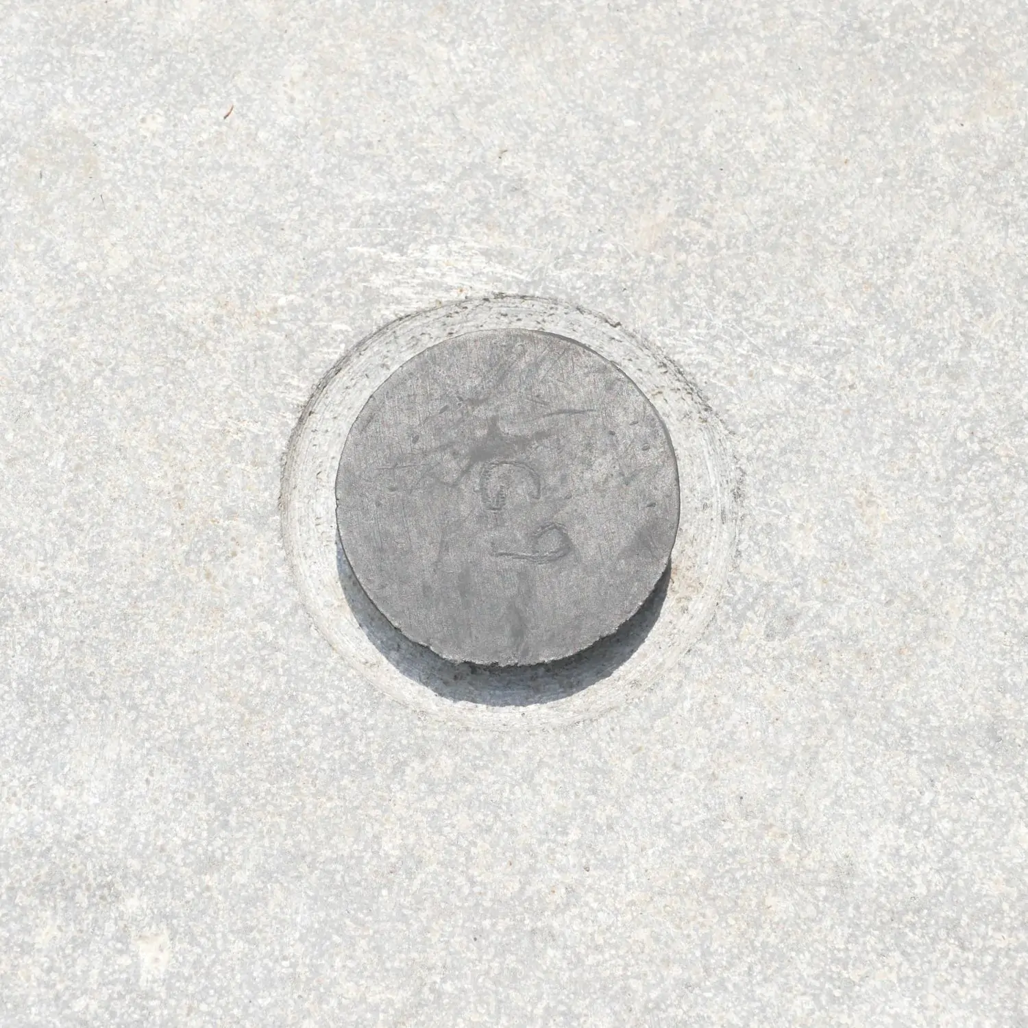  Product image 7 of the product “Basin from Riverstone, Natural surface, polished inside. Length 133 cm, Width 92 cm, Height 53 cm, Depth 36 cm. ”